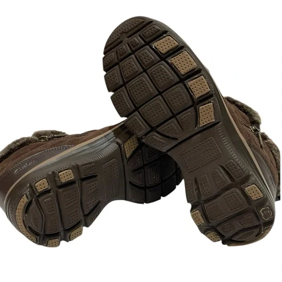 💥SALE💥SKECHERS BROWN RELAXED FIT GIRL CRUSH BROWN ANKLE BOOTIES NWOTS SZ 9 EUC - Picture 9 of 13